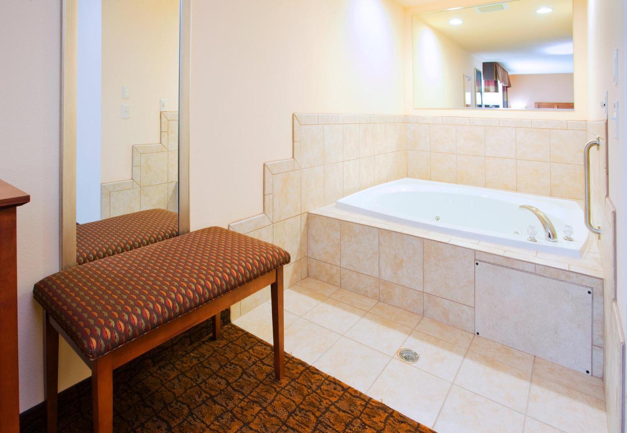 Holiday Inn Express Hotel & Suites Mount Airy By Ihg Zewnętrze zdjęcie
